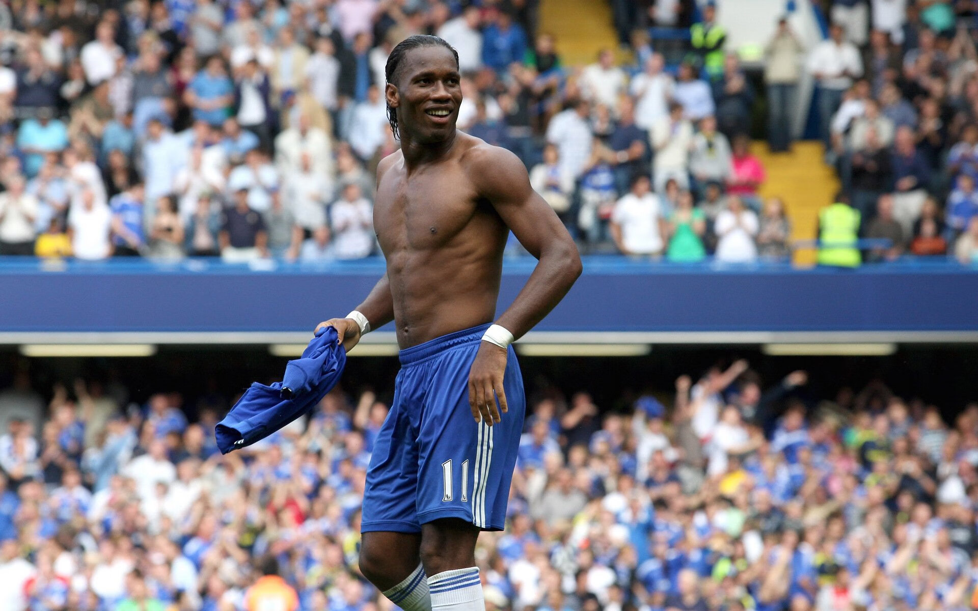 “无限可能,2025电竞舞台引爆年轻力量!”